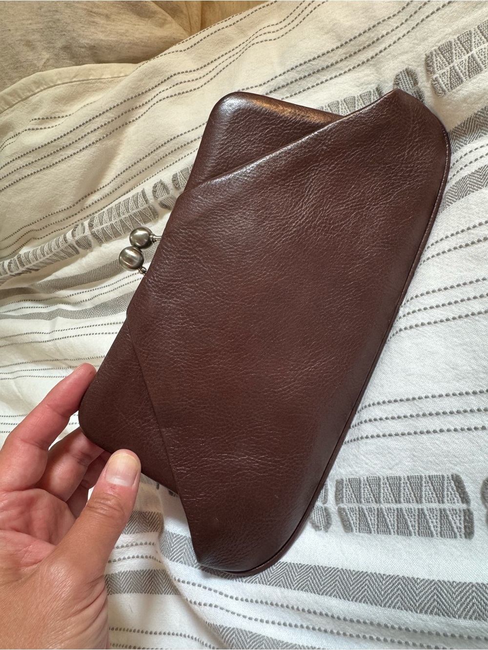 Rich Hobo Leather Kiss-Lock Clutch - Picture 2 of 3